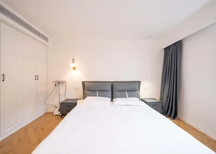 Zhome-Three Floors 4 Bedrooms - Near Nanjing Road